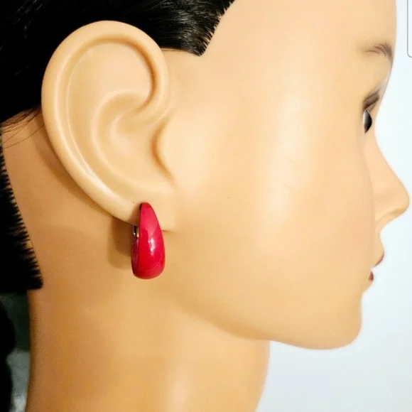 🔥3/$20 Vintage Trifari Red Earrings - Picture 2 of 8